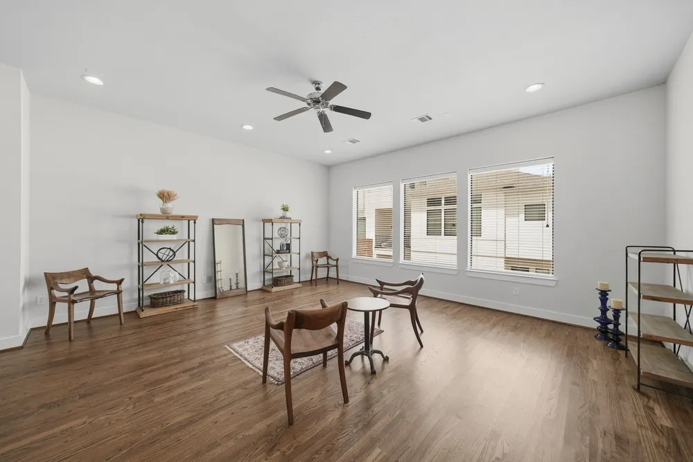 1022 Green Kensington Dr, Houston, TX 77008