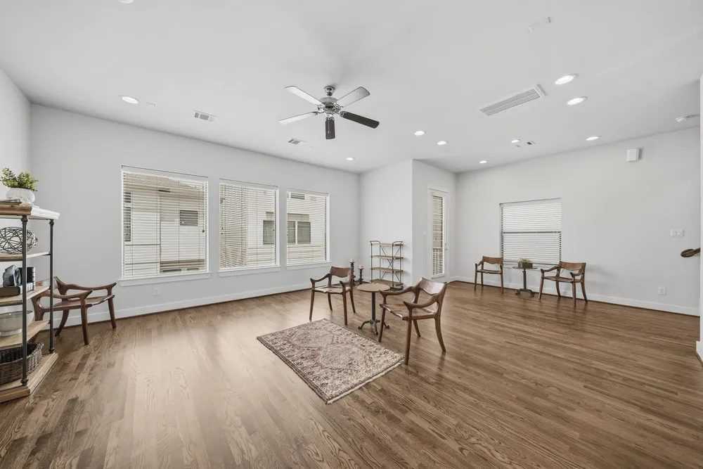 1022 Green Kensington Dr, Houston, TX 77008
