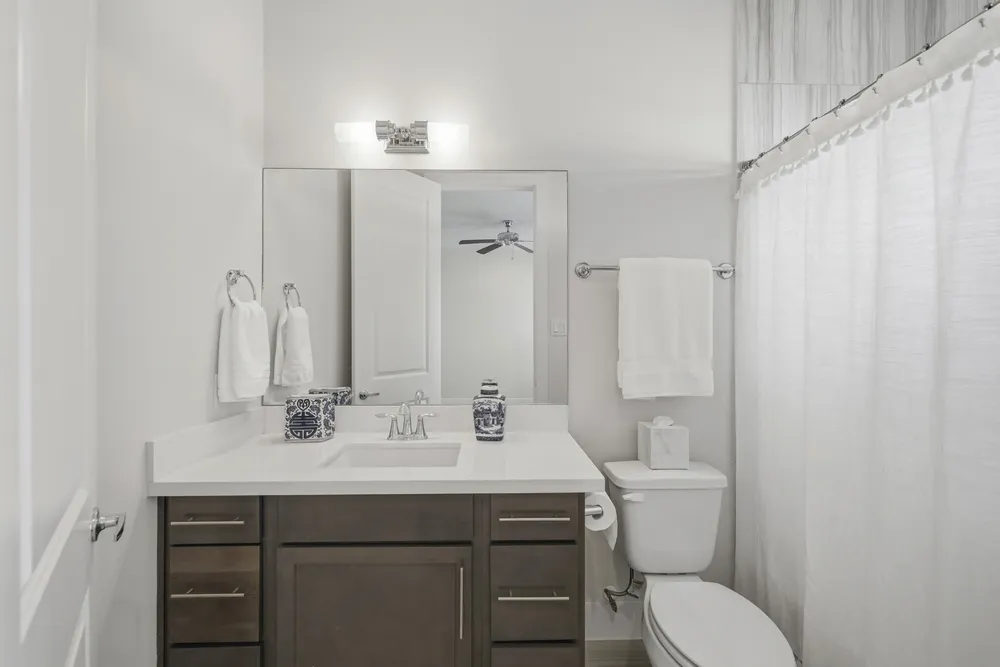 1022 Green Kensington Dr, Houston, TX 77008
