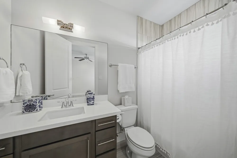 1022 Green Kensington Dr, Houston, TX 77008