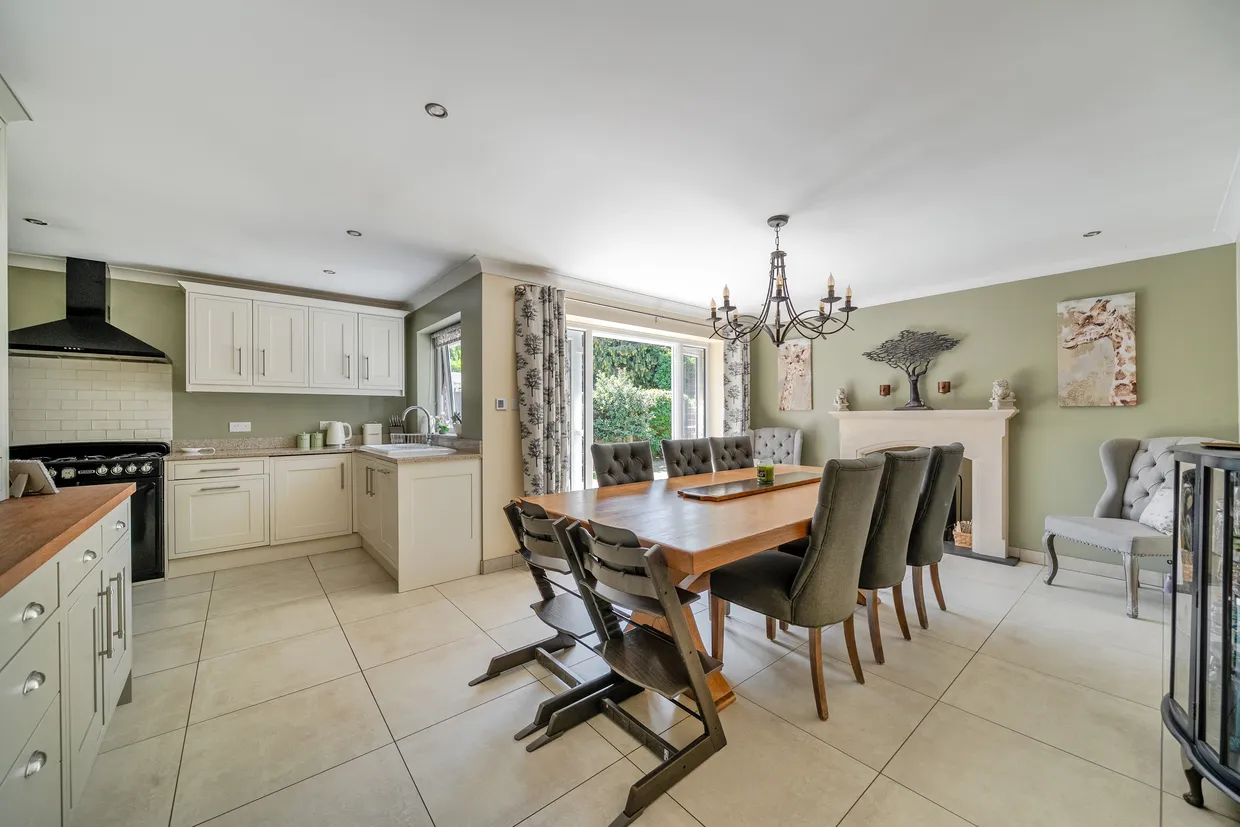 Briar Glen, Cookham, Maidenhead, SL6 photo 3