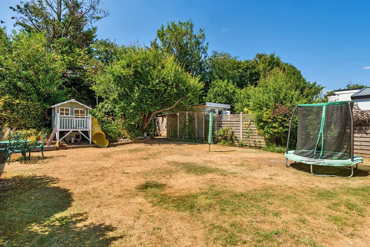 Briar Glen, Cookham, Maidenhead, SL6 photo 13