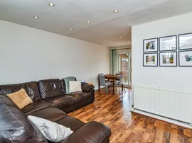 Ludlow Close, Westbury thumb 3