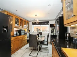 Clos Myddlyn, Beddau, Pontypridd thumb 3