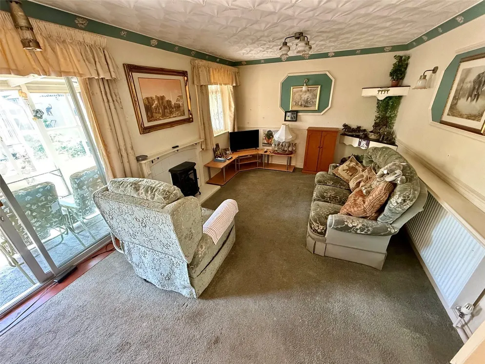 Property carousel item 3