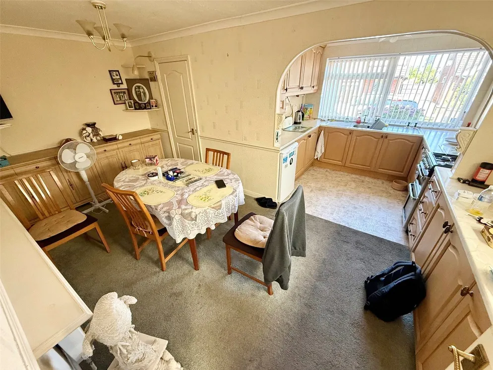 Property carousel item 4