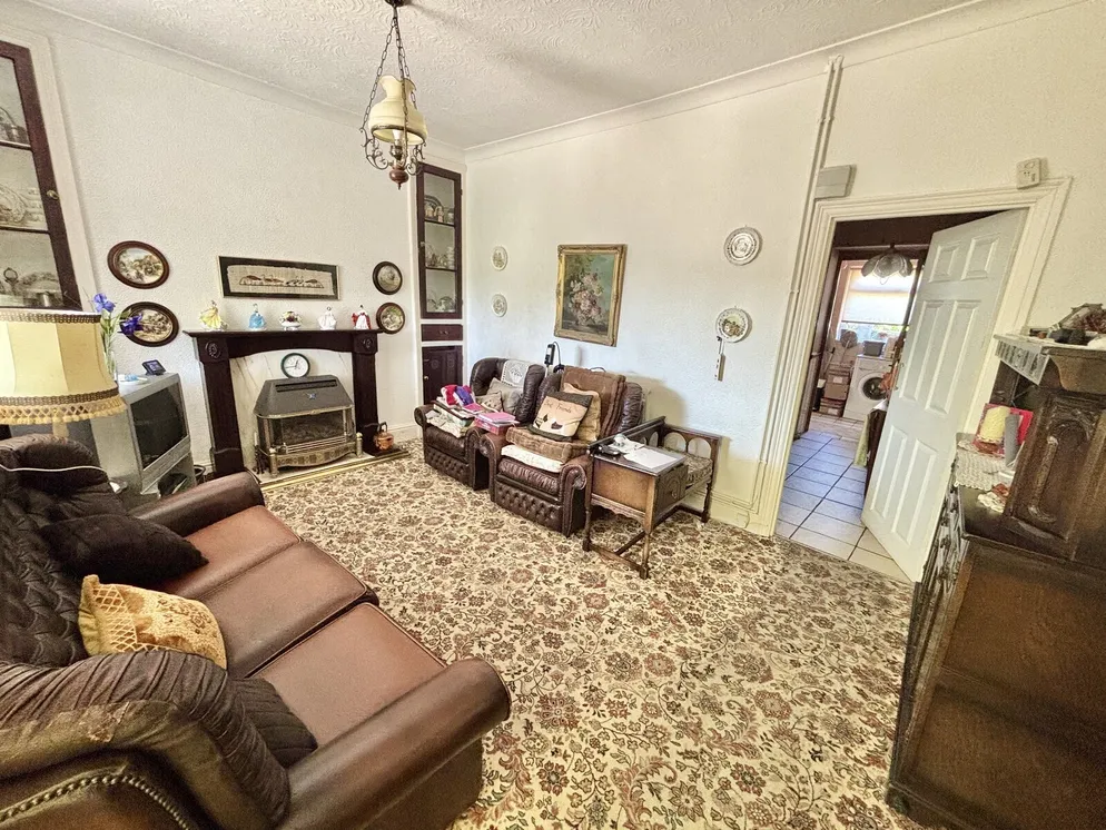 Property carousel item 6