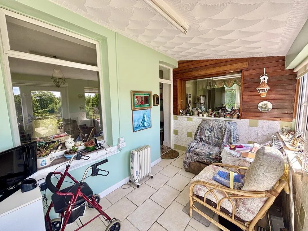 Property carousel item 9