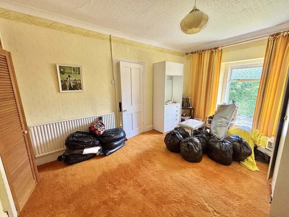 Property carousel item 16