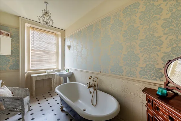 Parkgate Road, Neston, CH64 photo 18