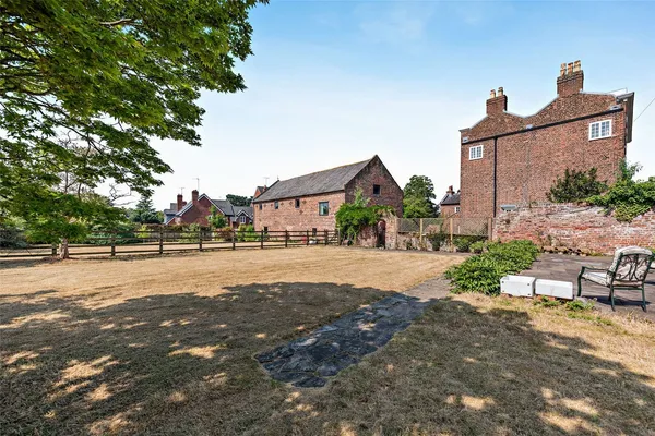 Parkgate Road, Neston, CH64 photo 26