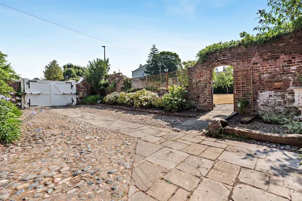 Parkgate Road, Neston, CH64 photo 29