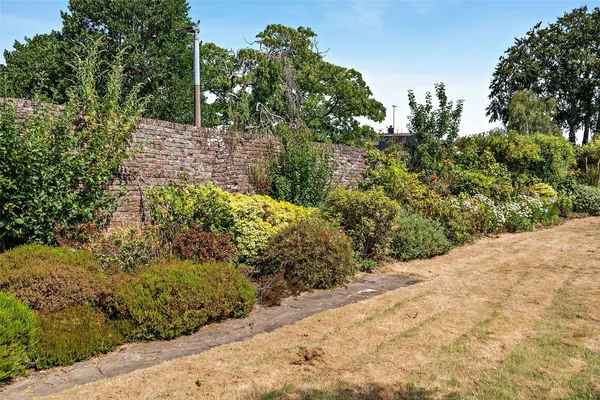 Parkgate Road, Neston, CH64 photo 35