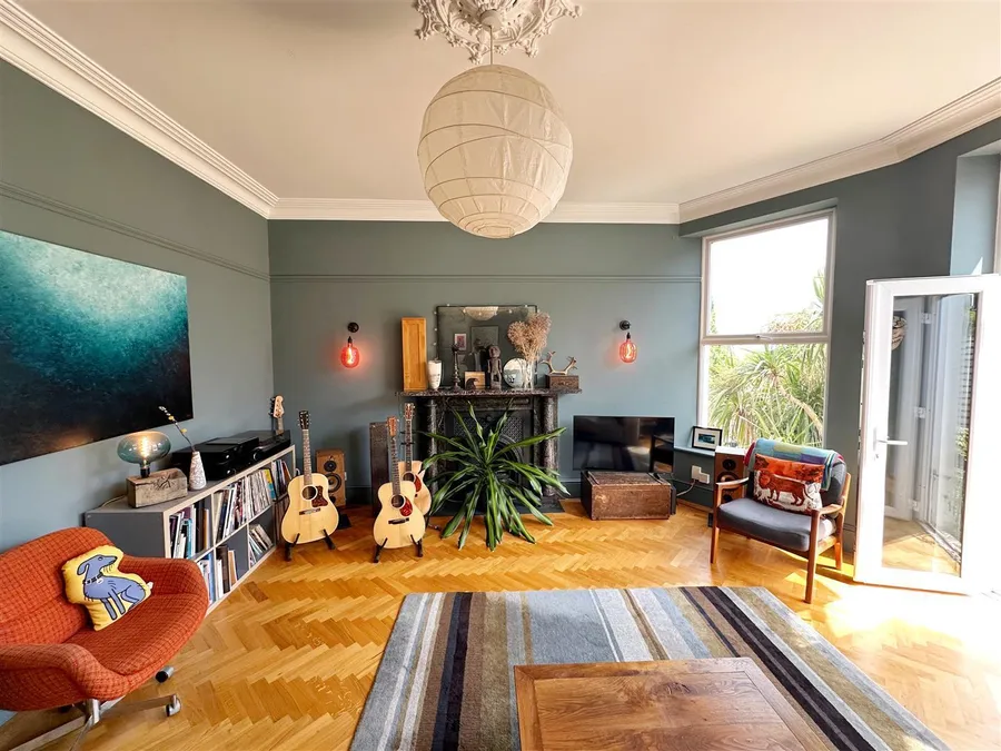 Property Image 4