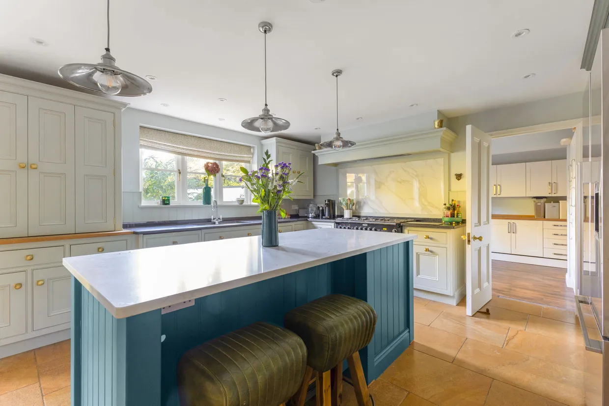 Avenue Road, Shalden, GU34 photo 5