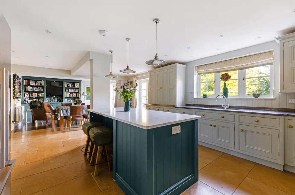 Avenue Road, Shalden, GU34 photo 6