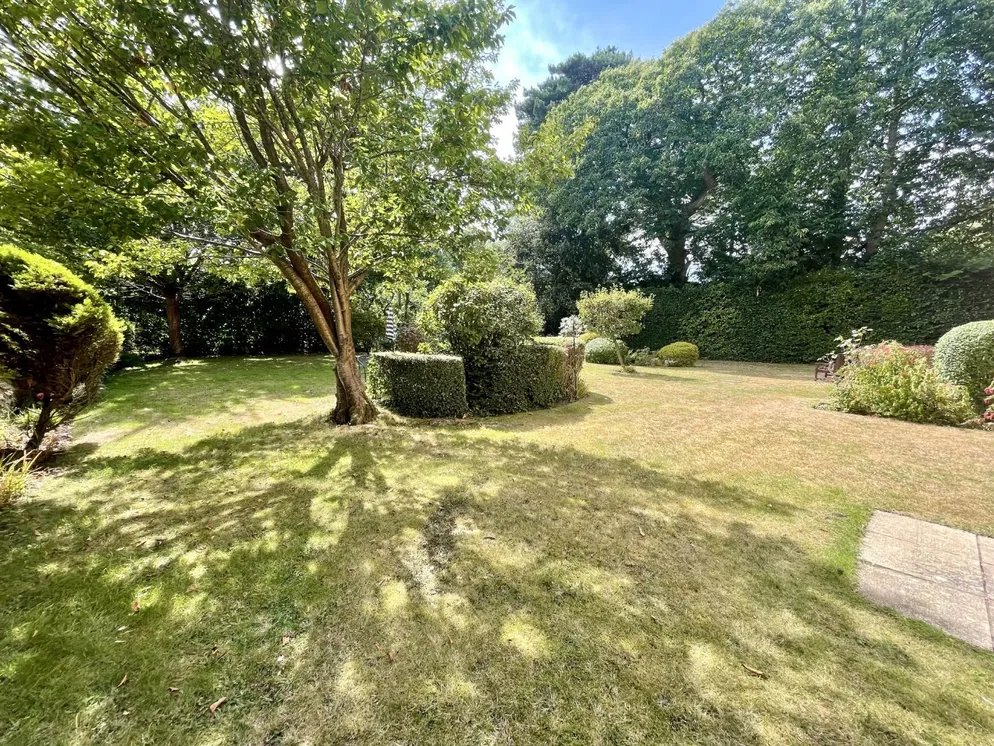 Property carousel item 11
