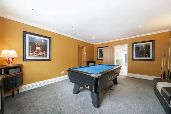 Queens Road, Weybridge, KT13 photo 6