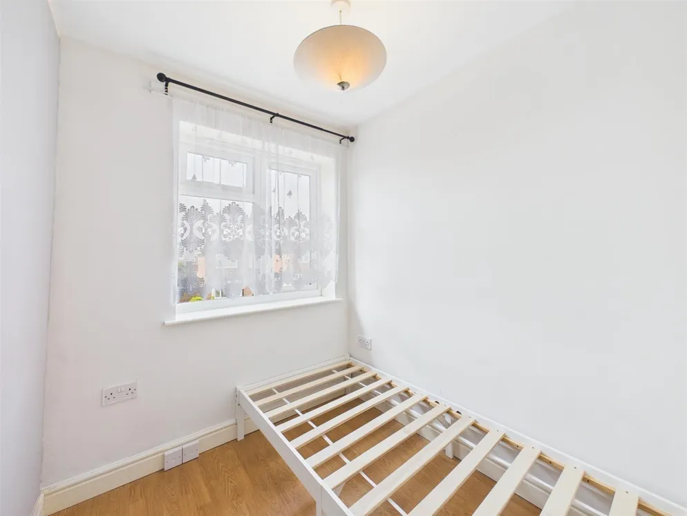Property carousel item 12