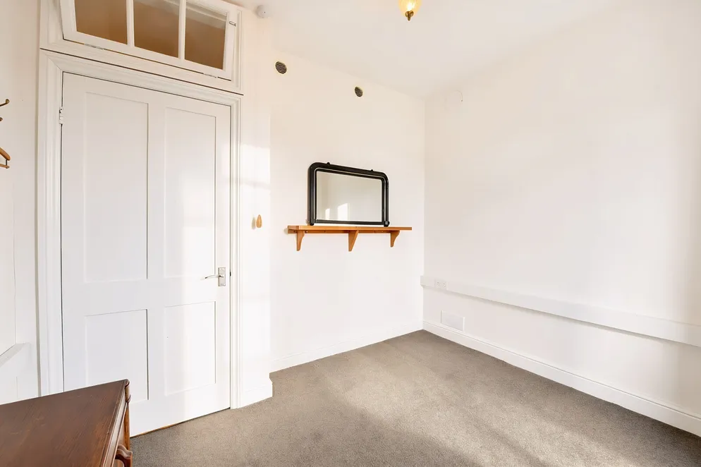 Property carousel item 18