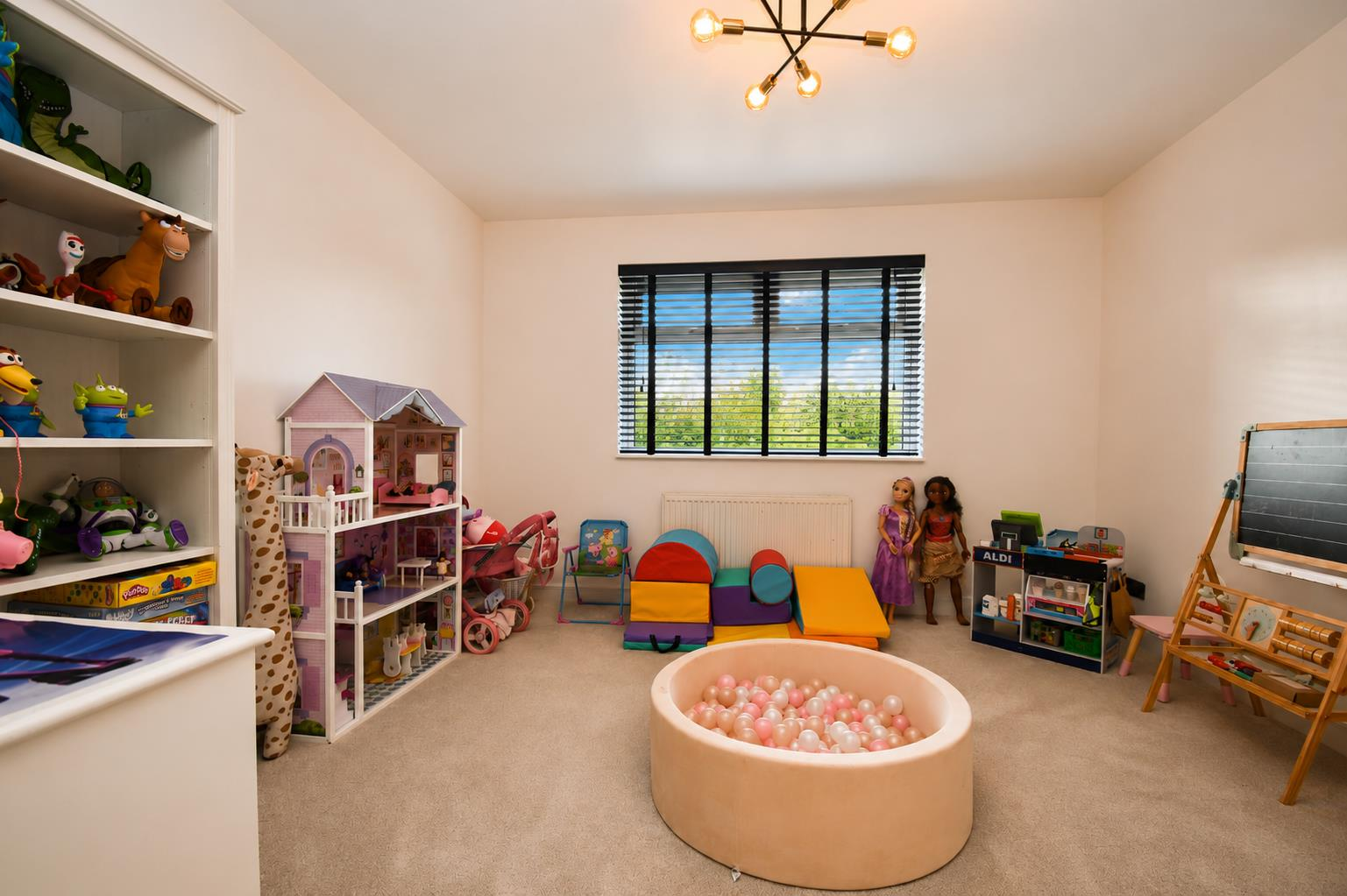 Tranby Lane, Anlaby, Hull Image 15