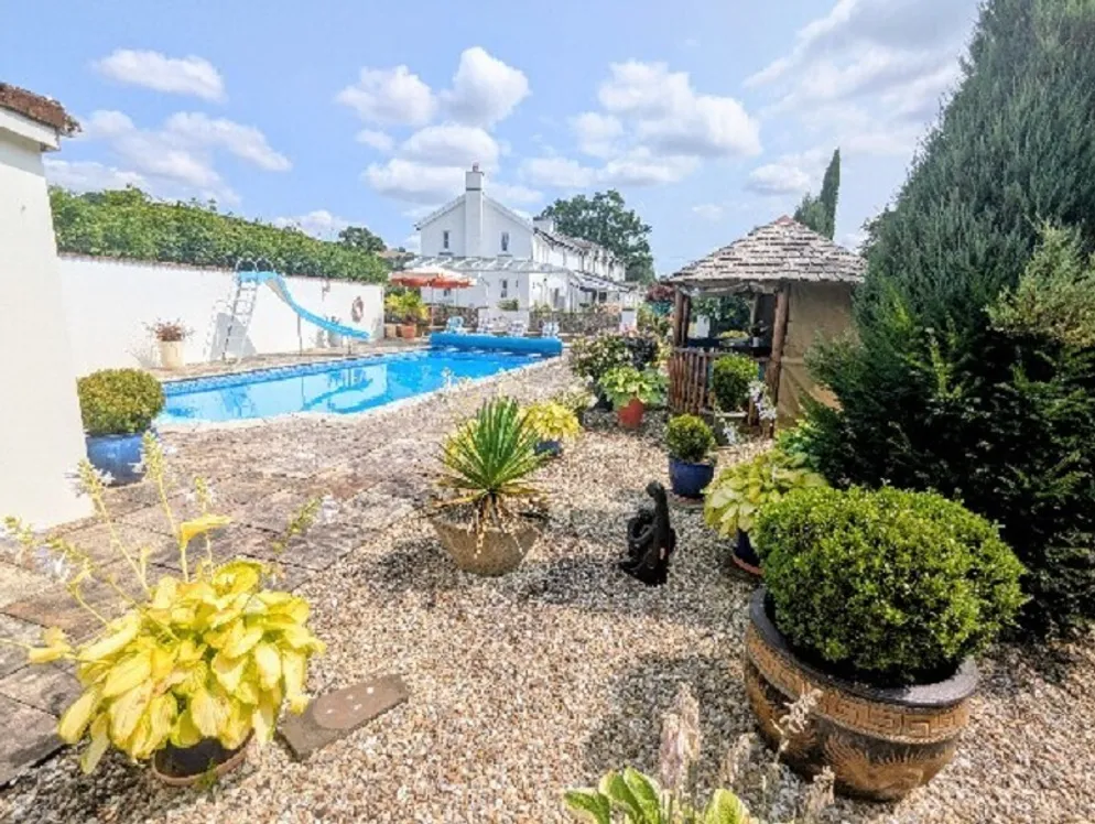 Property carousel item 33
