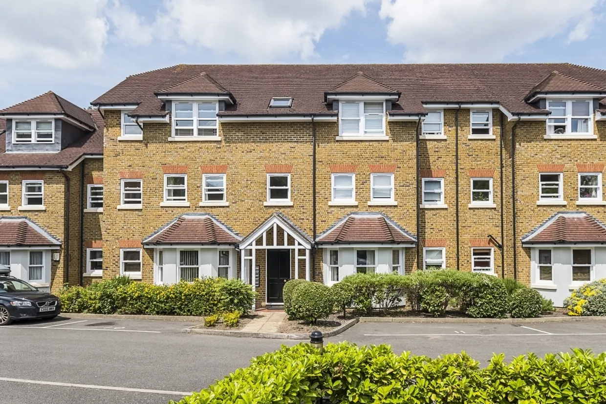 Ravens Close Surbiton KT6 photo 7