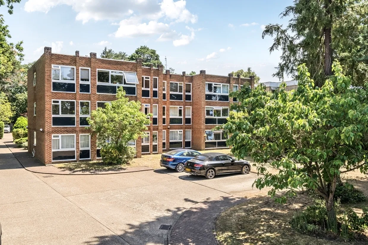 Bridgewater Road Weybridge KT13 photo 1
