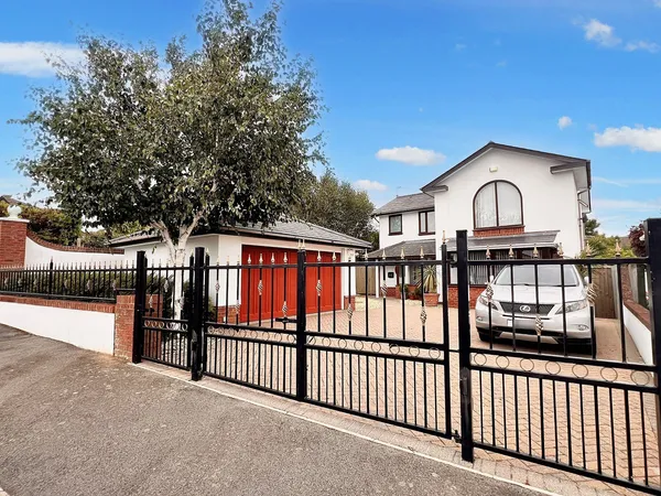 Lower Farm Court, Rhoose CF62