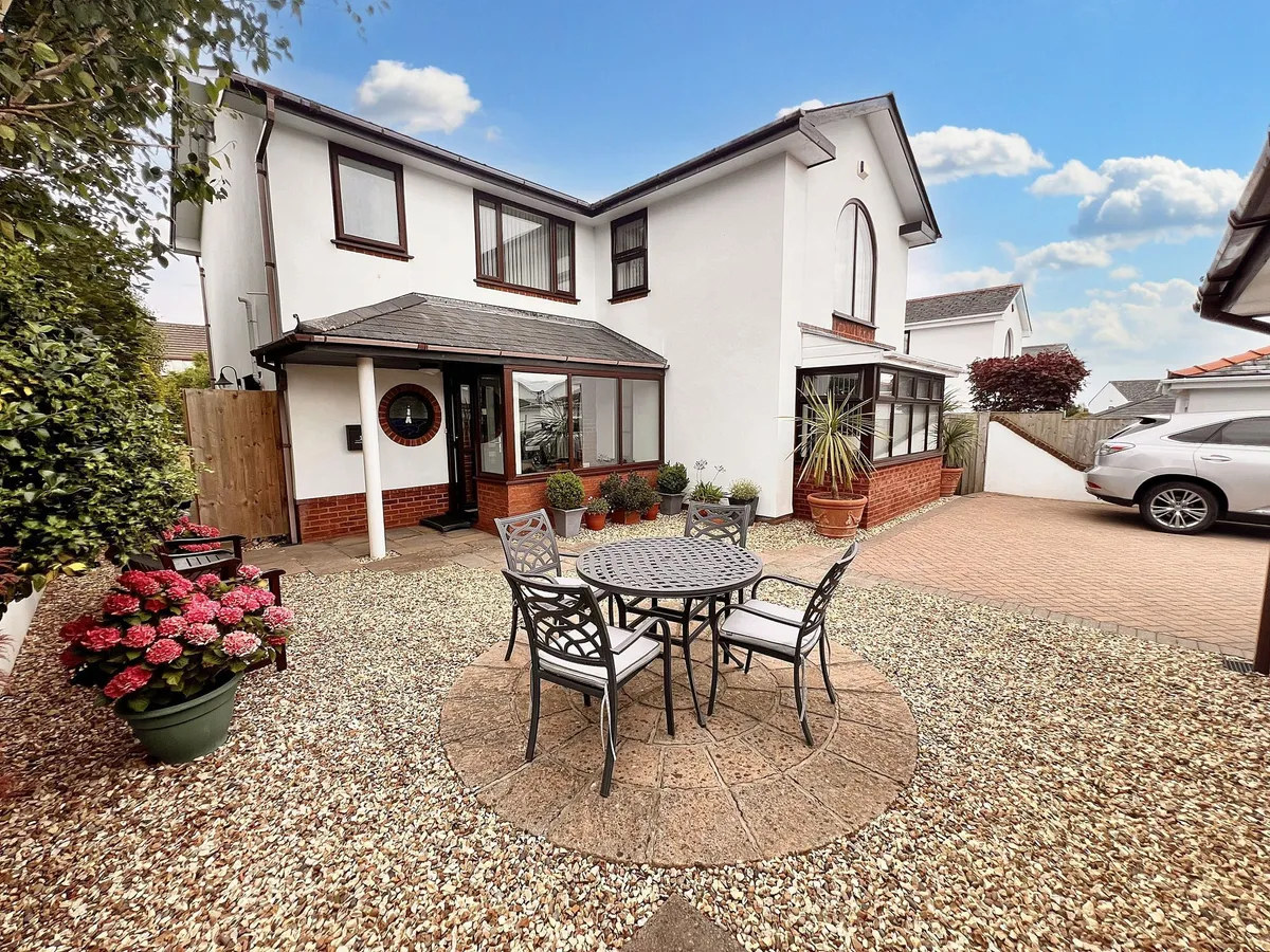 Lower Farm Court, Rhoose CF62