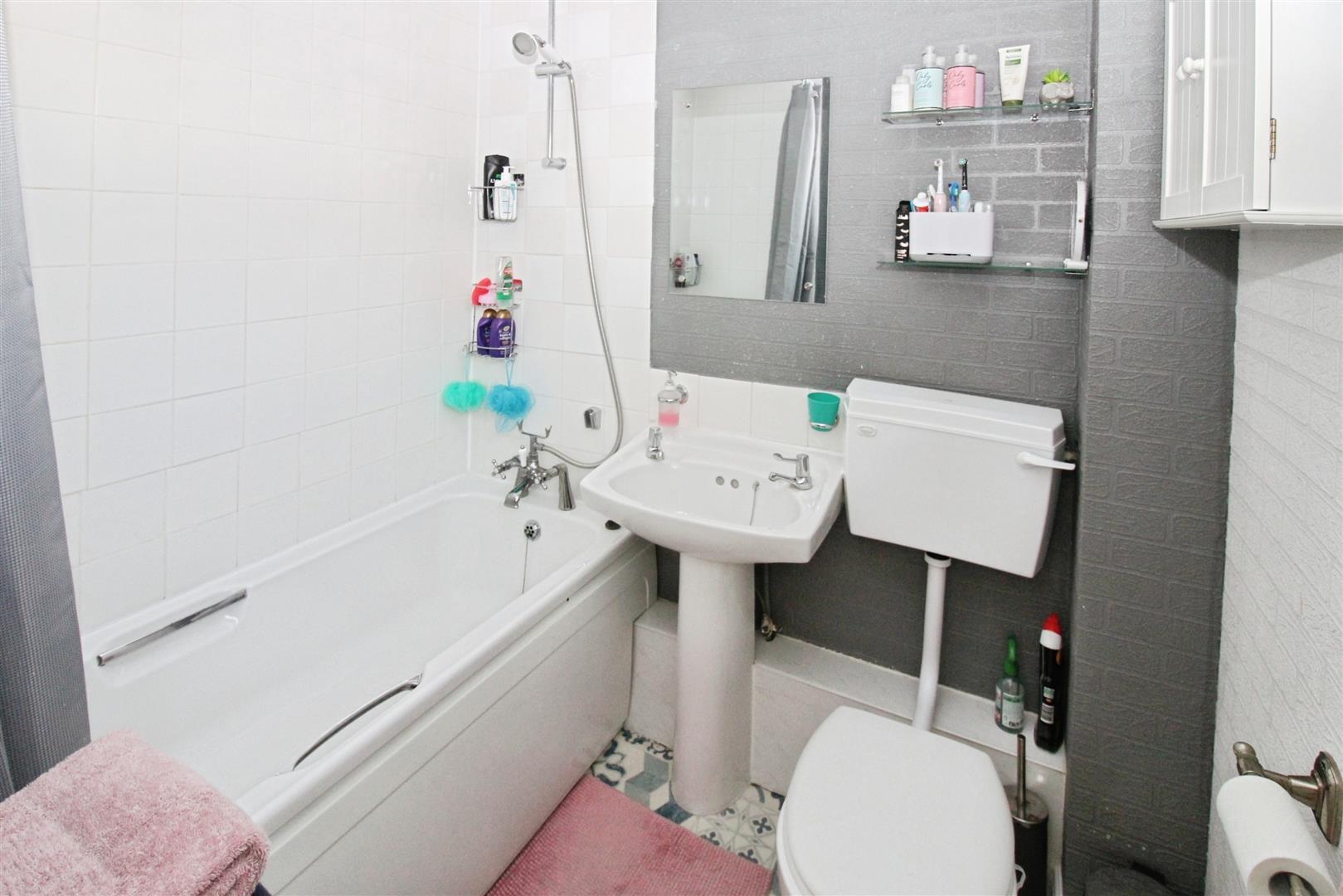 Stroud Crescent East, Bransholme, Hull Image 17