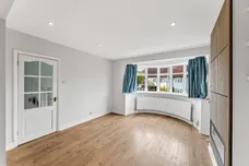Rougemont Avenue, MORDEN