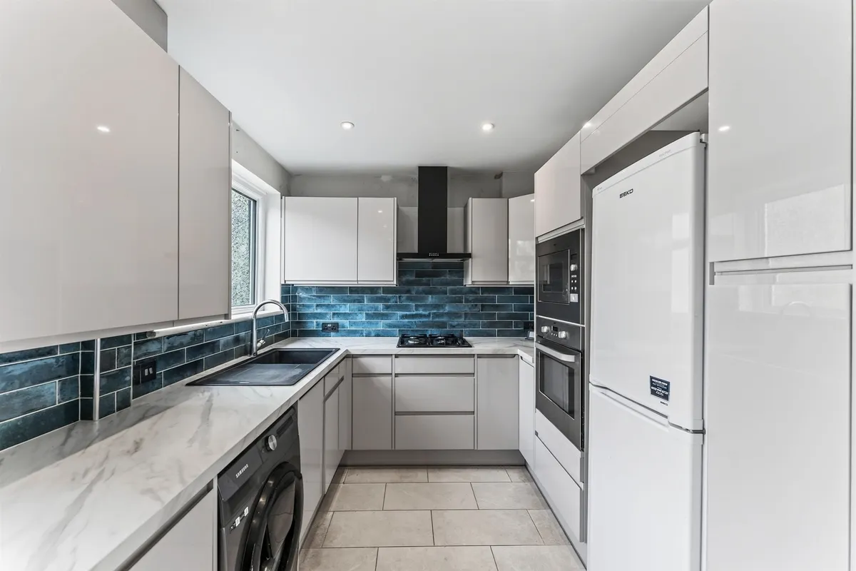 Rougemont Avenue, MORDEN