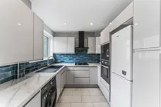 Rougemont Avenue, MORDEN