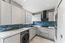 Rougemont Avenue, MORDEN