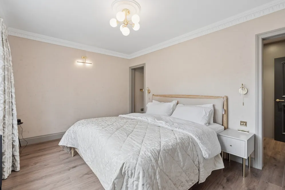 Howards Thicket, Gerrards Cross, SL9 photo 13