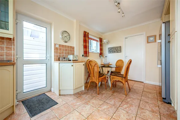 Aldwick Avenue, Aldwick, PO21 photo 9