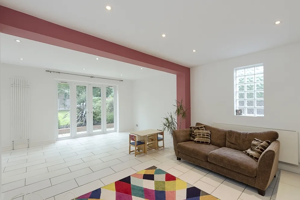 Bellfield Avenue Harrow HA3 photo 3