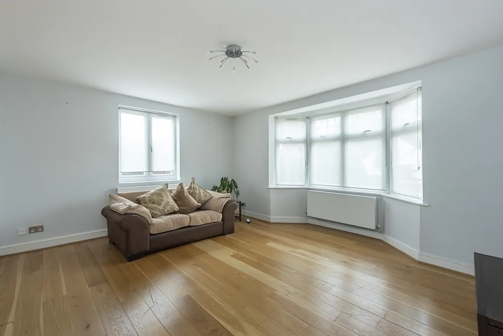 Bellfield Avenue Harrow HA3 photo 5