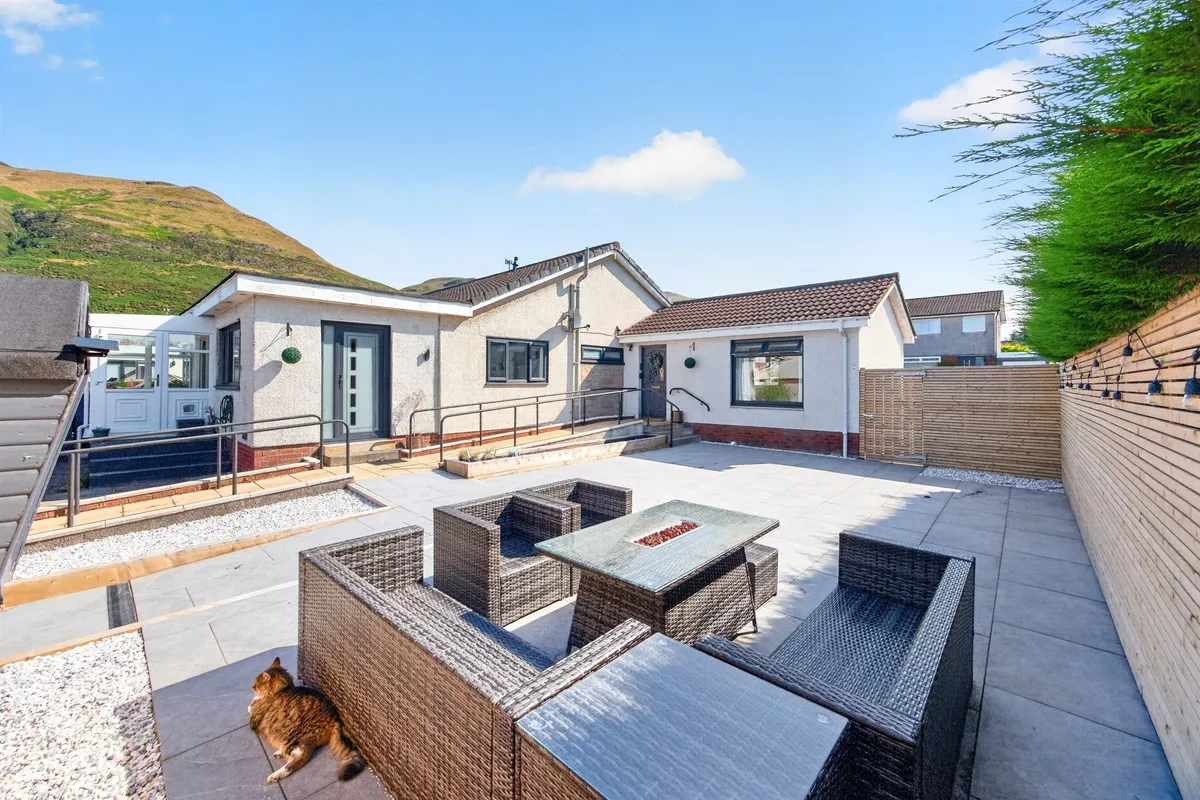 Craigton Crescent, Alva