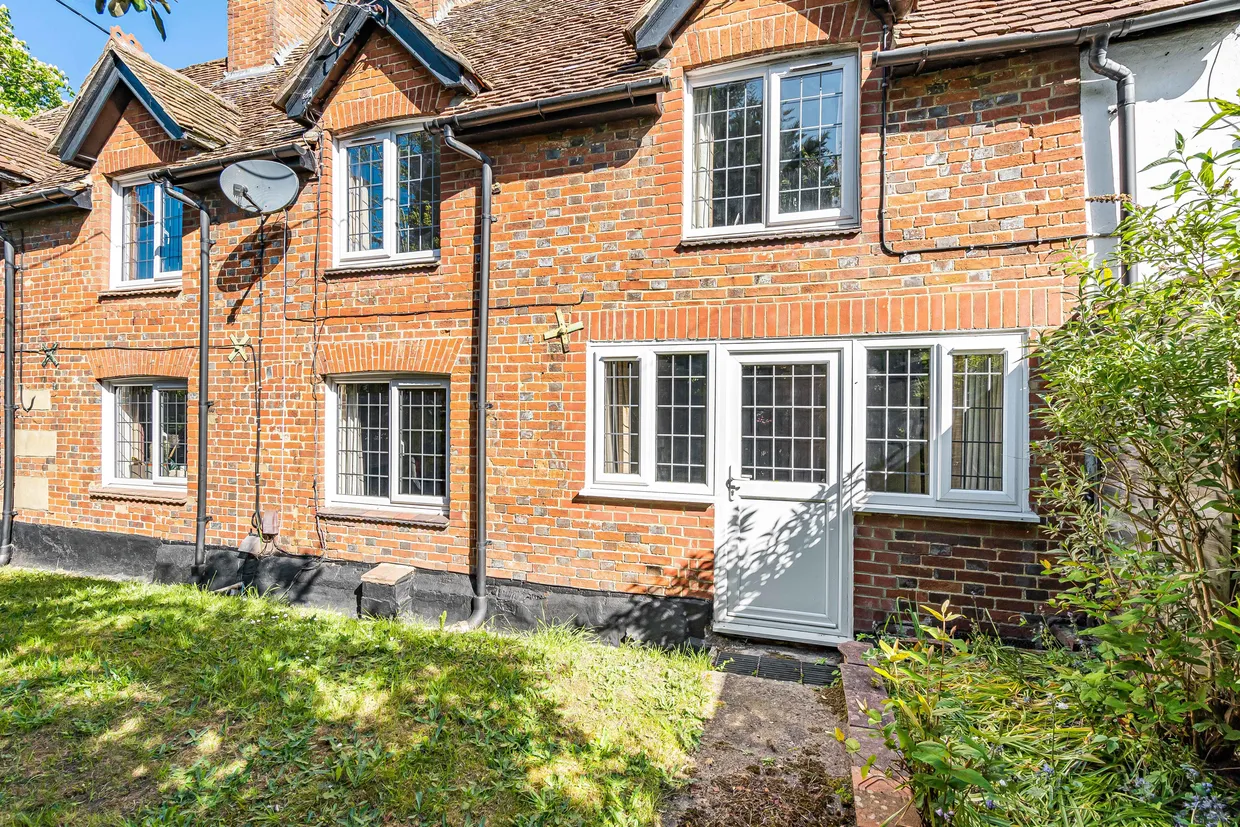 Oxenden Road, Farnham, GU10 photo 1
