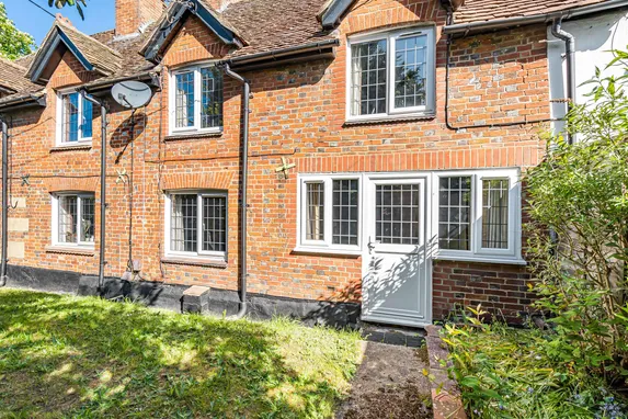 Oxenden Road, Farnham, GU10
