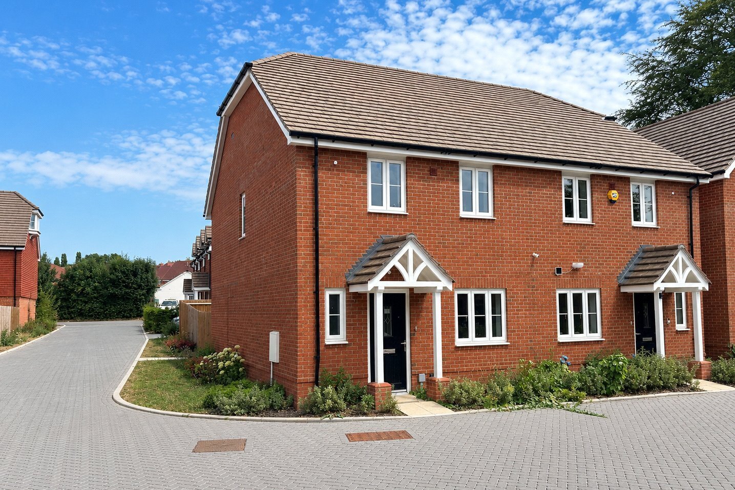 Fuggle Hop Close, Tongham, Surrey, GU10 Image 1