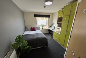 Main property image