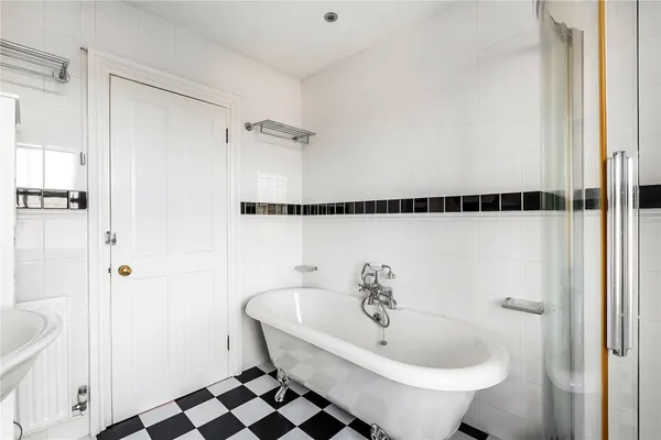 Nutley Lane, Reigate, RH2 photo 8