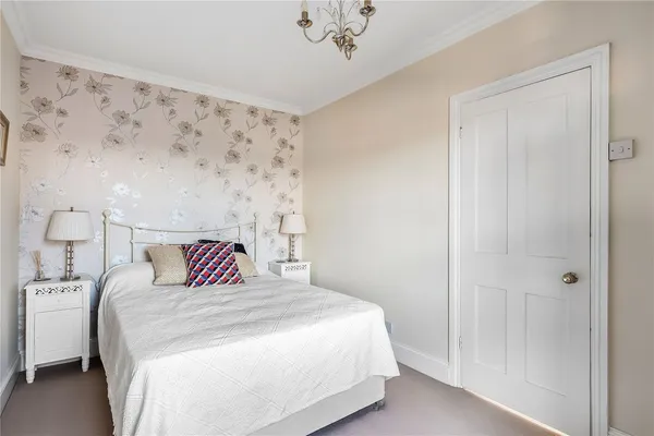 Nutley Lane, Reigate, RH2 photo 11