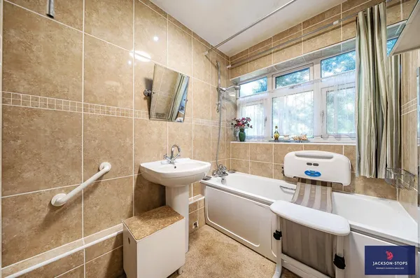 Dene Close, Woburn Sands, MK17 photo 11