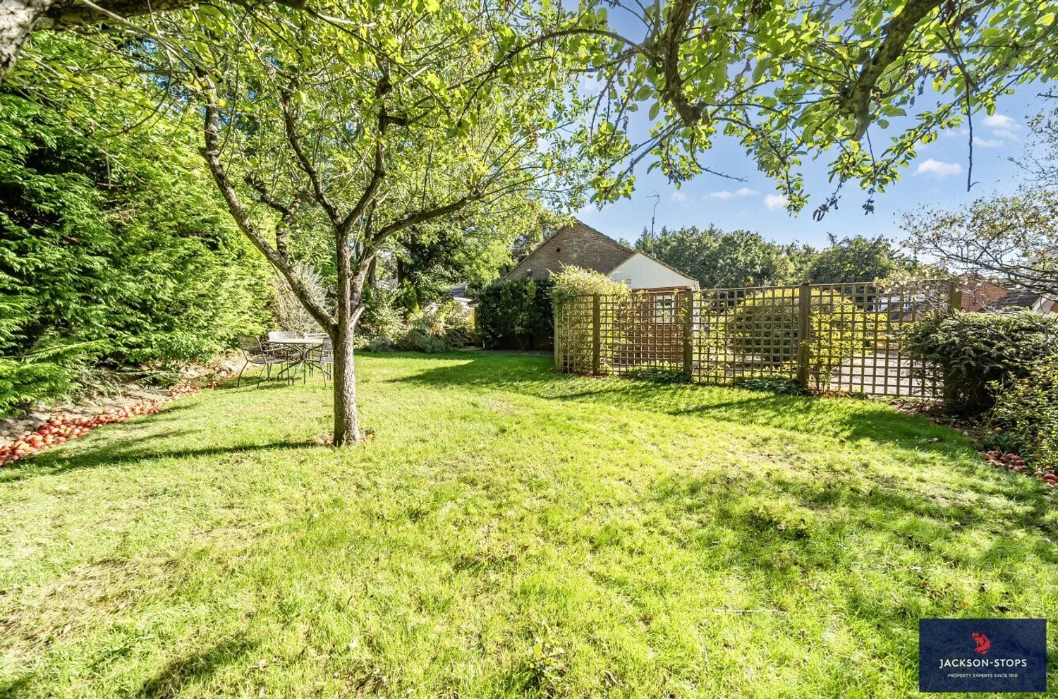 Dene Close, Woburn Sands, MK17 photo 12