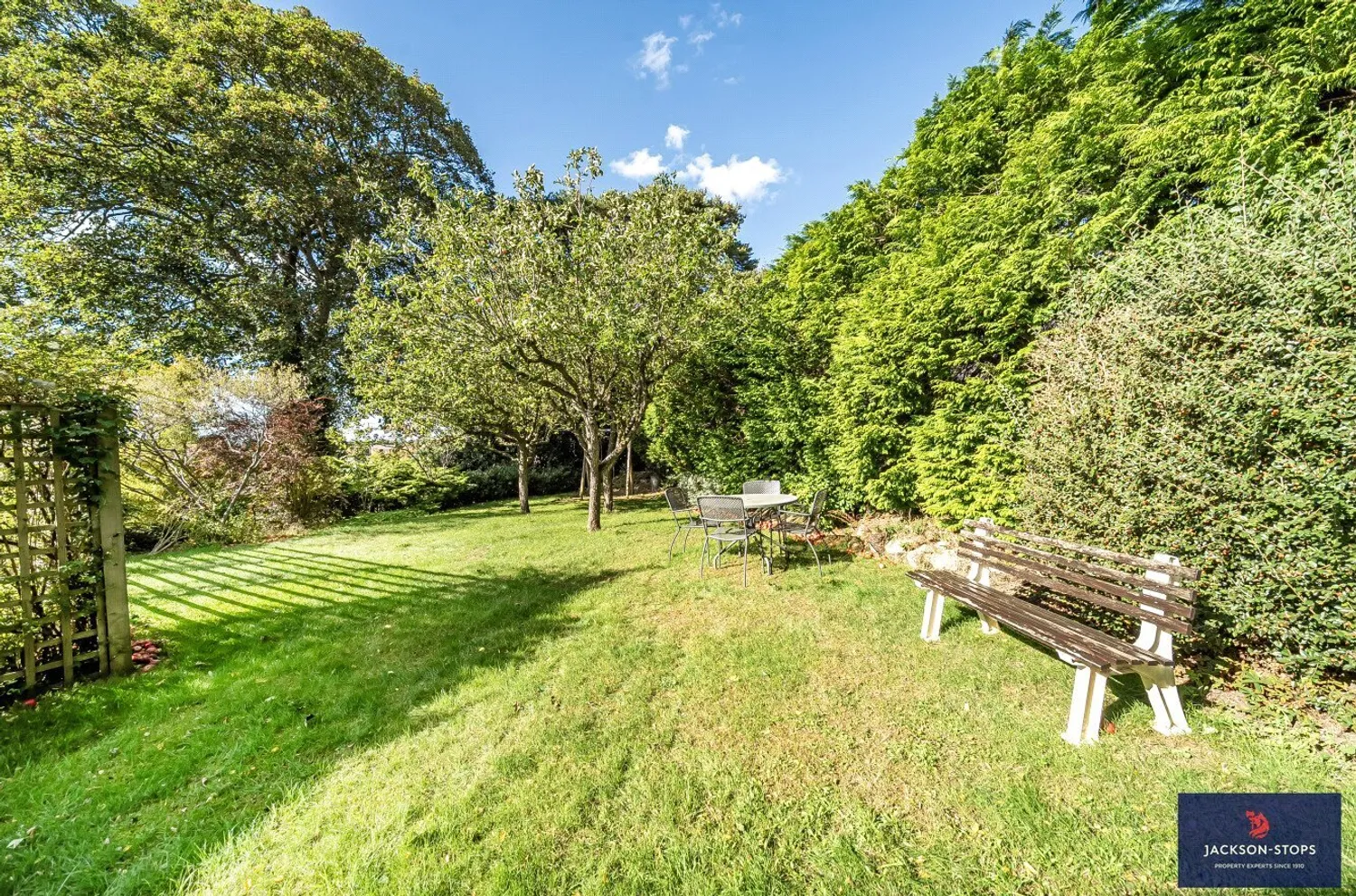 Dene Close, Woburn Sands, MK17 photo 13