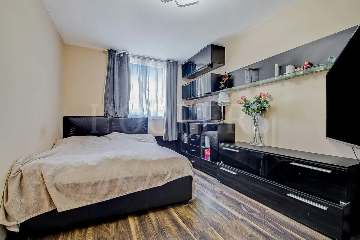 Midwood Close, London, NW2